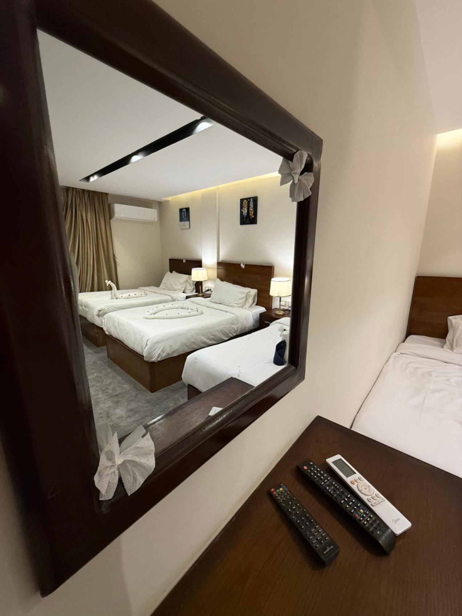 Topaz Pyramids View Inn Kafret el-Gabal Екстериор снимка