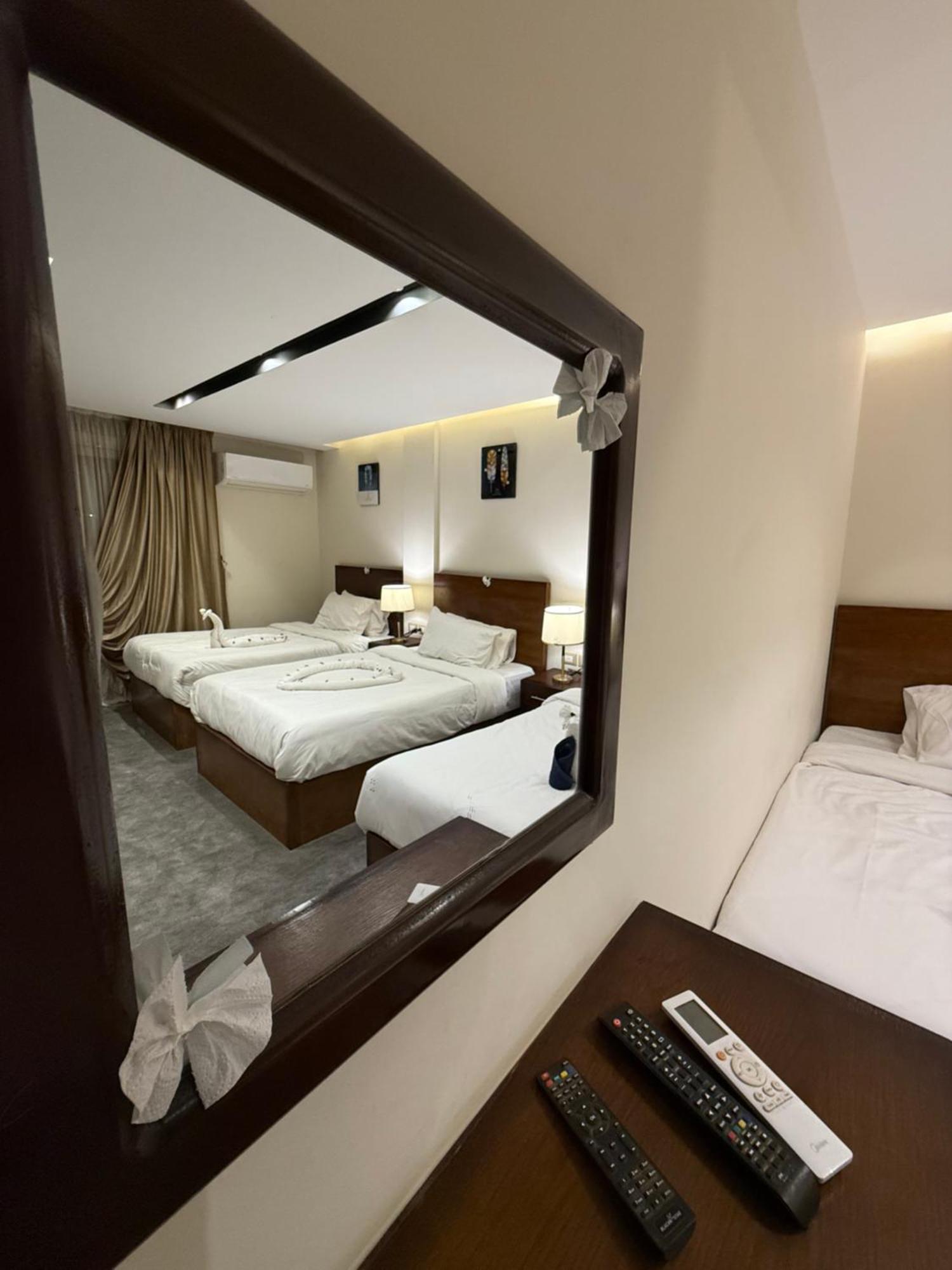 Topaz Pyramids View Inn Kafret el-Gabal Екстериор снимка